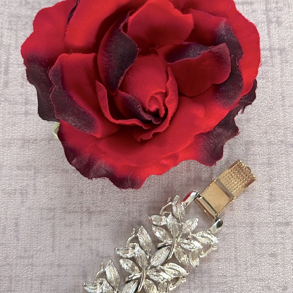 Coro Vintage Rare Gold Toned Leaf Bracelet 7 inch Length & Signed Snap Closure - Picture 4 of 5